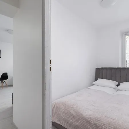 Bright For 4 Guests 1,6 Km To Silesian Stadium By Renters * ホジューフ